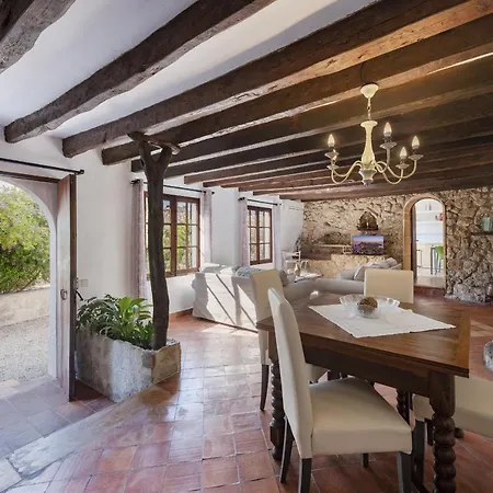 Villa Es Garroverar *